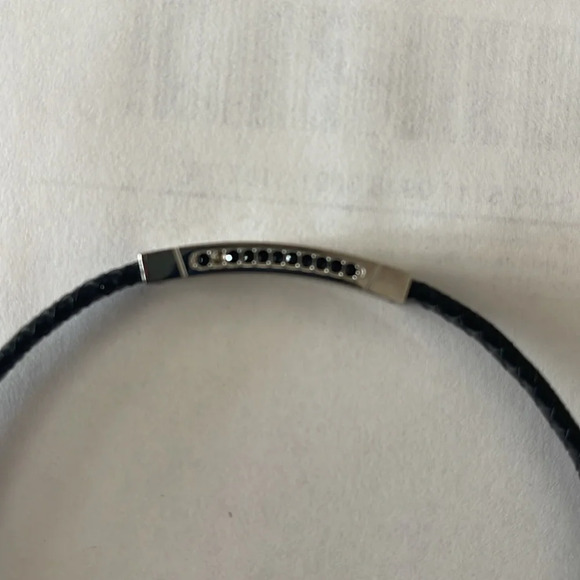 One stone missing - Picture 3 of 4